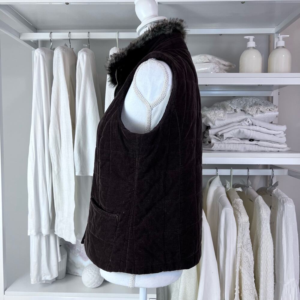 Charter Club Brown  Puffer Vest.  Sz. Petite Medium Item #0230 - Picture 3 of 11